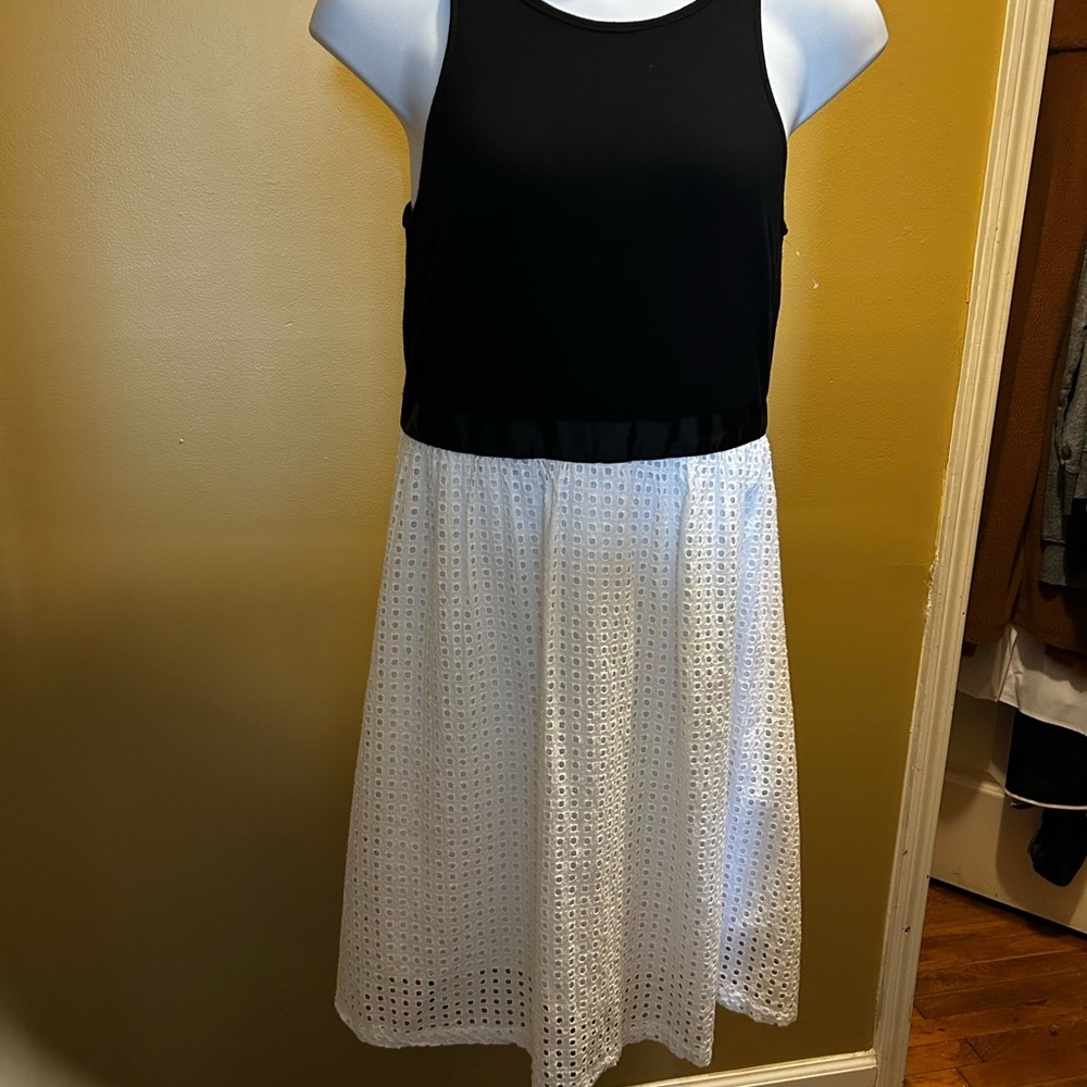 Black and White Sleeveless‎ Dress
